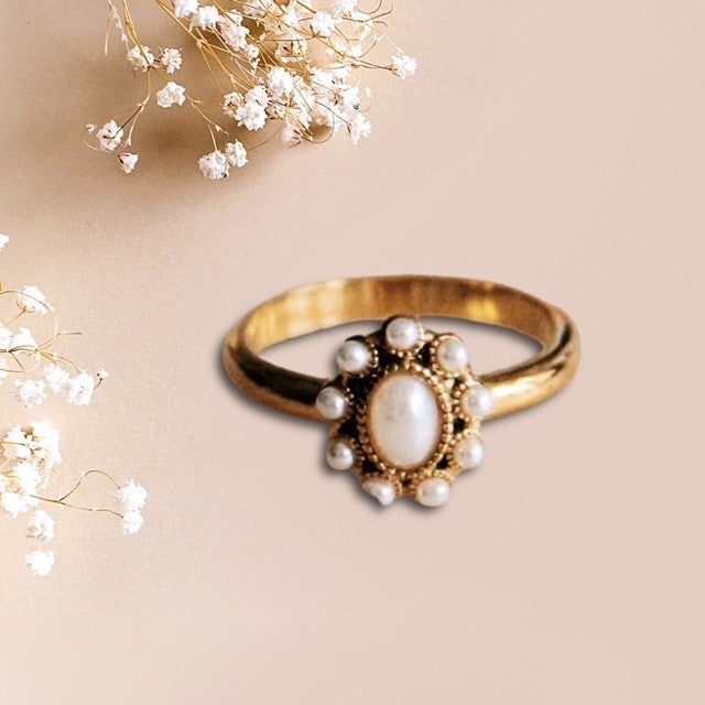 Roestvrijstalen vintage ring met parelstenen - goud verpakt in organza zakje en luxe cadeauverpakking